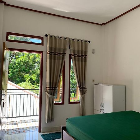 Bertus Guesthouse Labuan Bajo Bagian luar foto