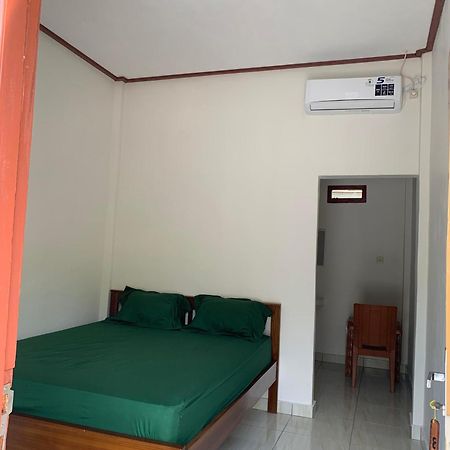 Bertus Guesthouse Labuan Bajo Bagian luar foto