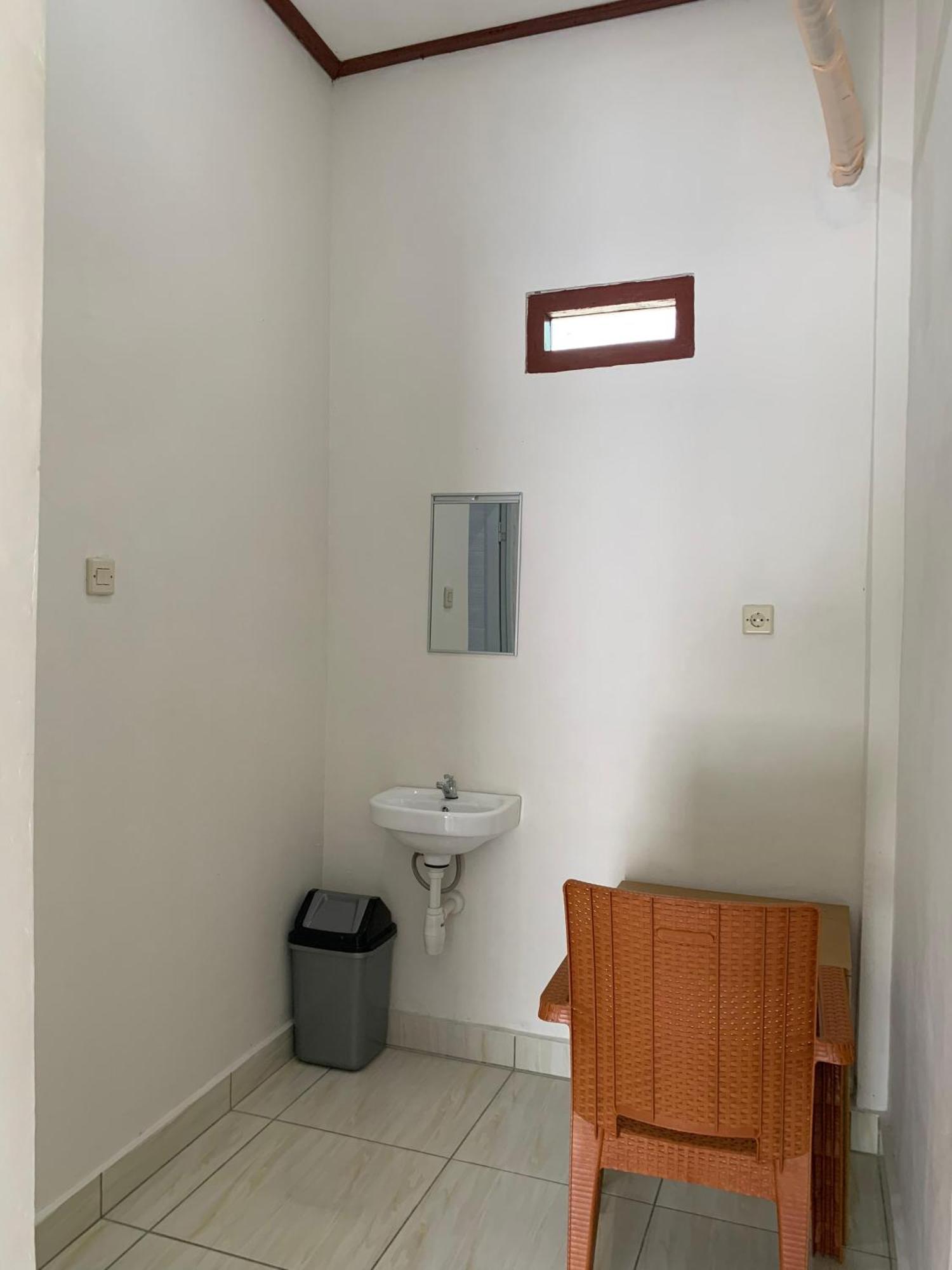Bertus Guesthouse Labuan Bajo Bagian luar foto