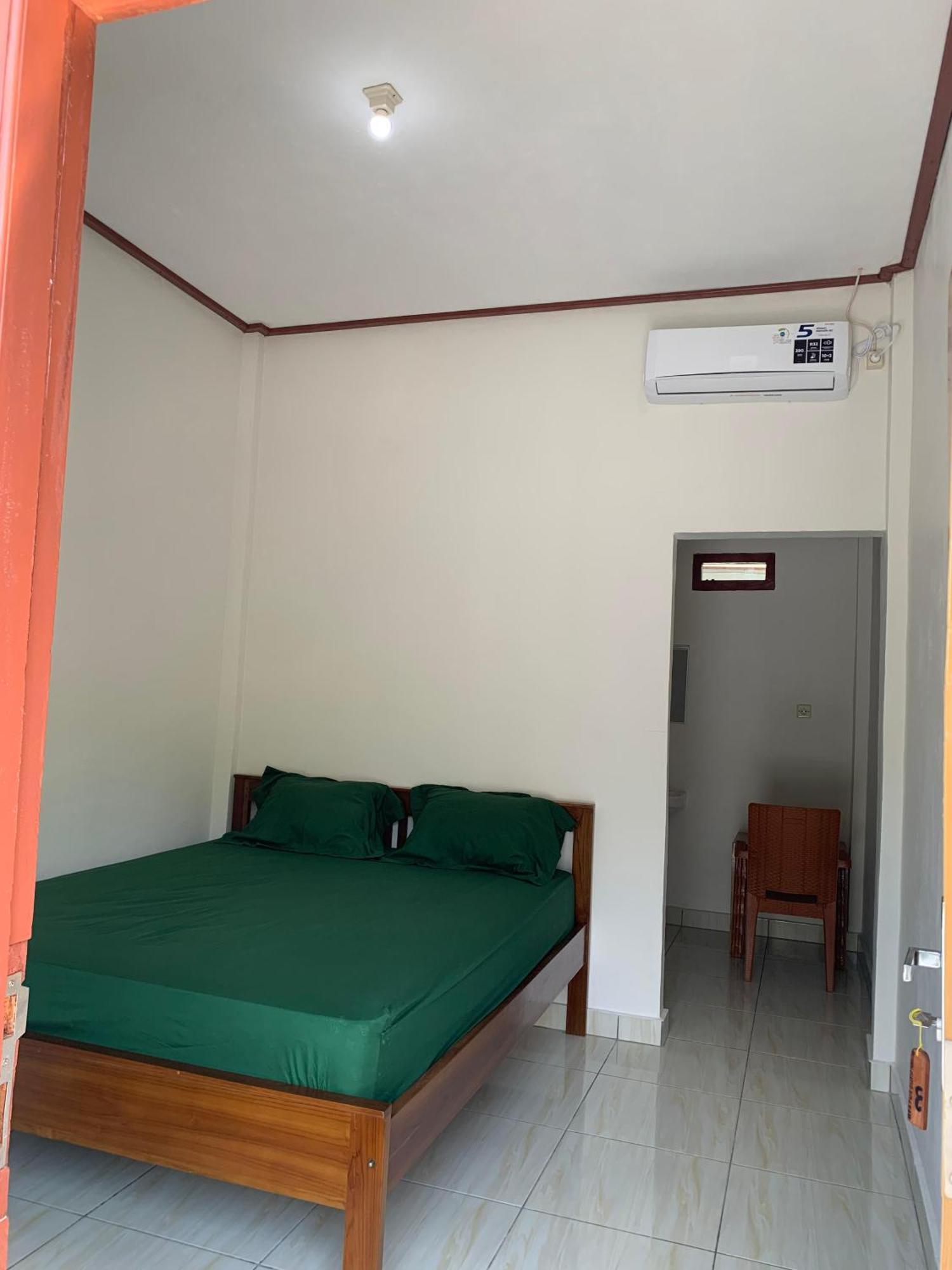 Bertus Guesthouse Labuan Bajo Bagian luar foto